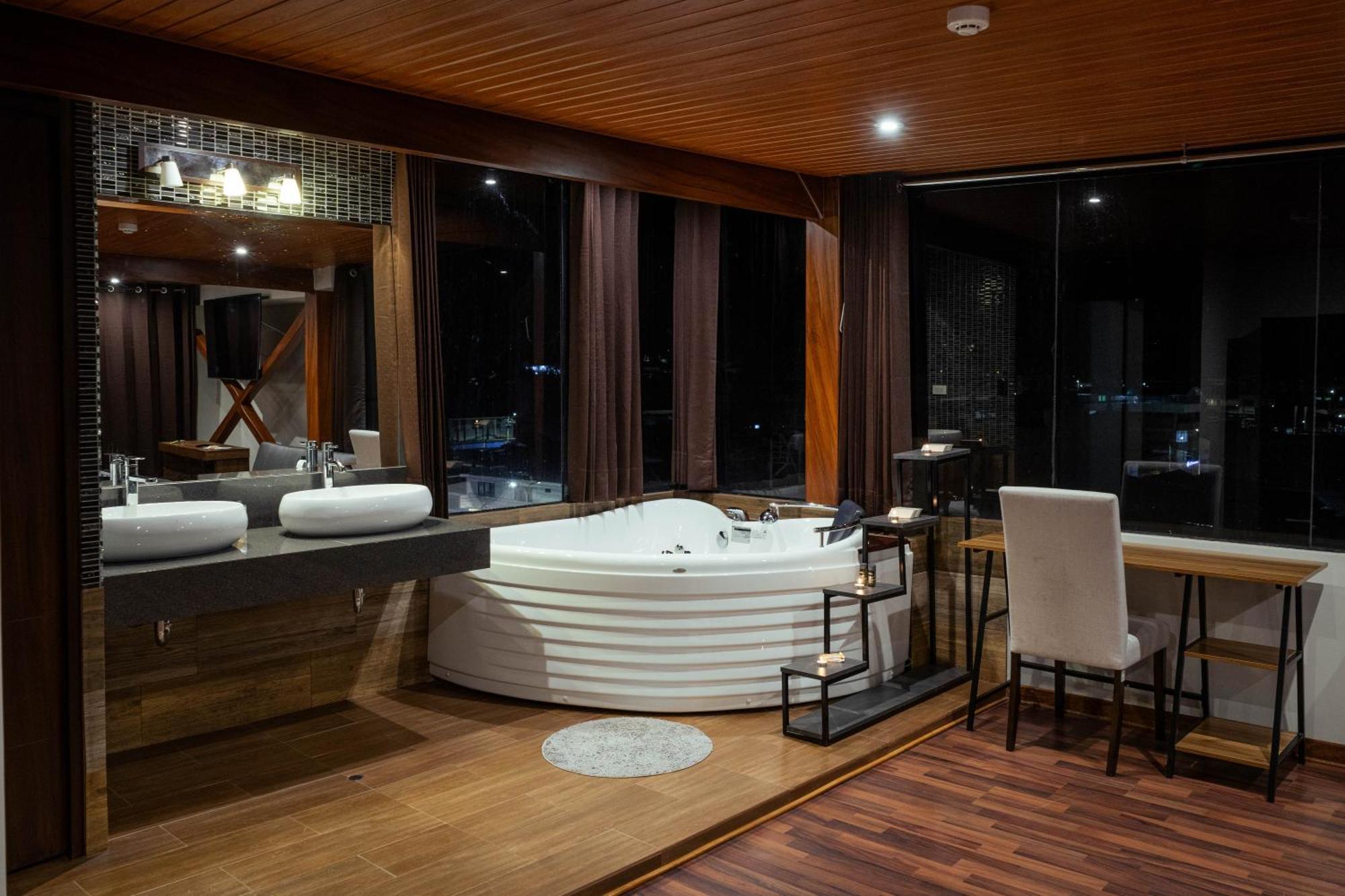 Hotel California Urubamba Εξωτερικό φωτογραφία